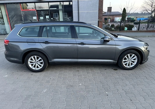 Volkswagen Passat cena 49500 przebieg: 230000, rok produkcji 2016 z Brańsk małe 56